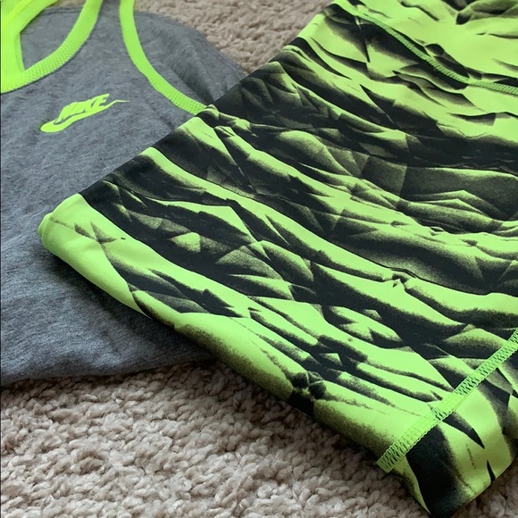 Matching Nike tank top and Zella work our outfit - Picture 3 of 3